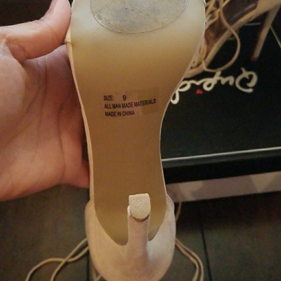 High heels - Picture 3 of 8